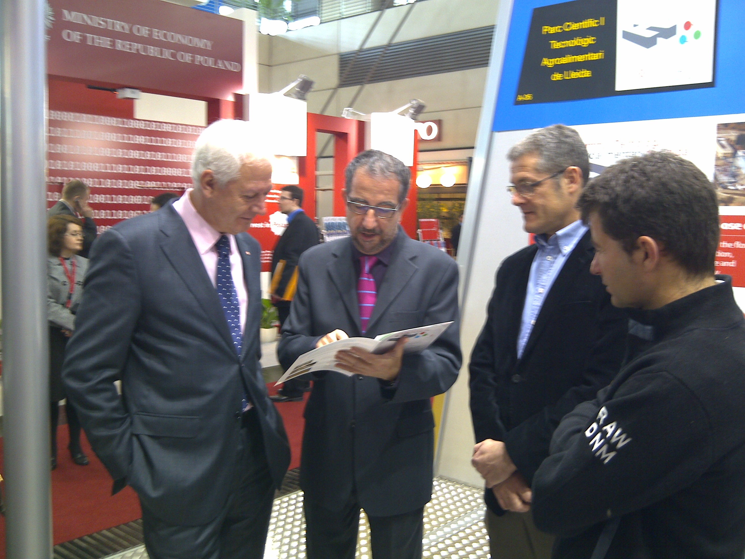 Ferran Badia i Francesc Giné, de l'EPS amb el Sr. Josep Clotet, gerent del PCiTAL i el Sr.Bernardo Lorenzo, Secretari d'Estat de Telecomunicacions i Societat de la Informació